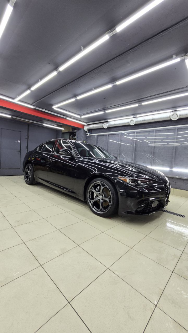 Оклейка бронепленкой Alfa Romeo Giulia